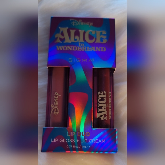 Sigma Beauty 🎉 Hostess Choice 🎉 Disney's Alice in Wonderland Lip Duo New 💎 - Picture 5 of 5